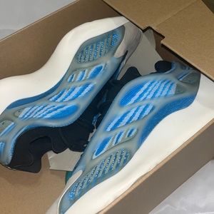 Yeezy Arzare US 7 runs small